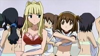 睨まれてる?